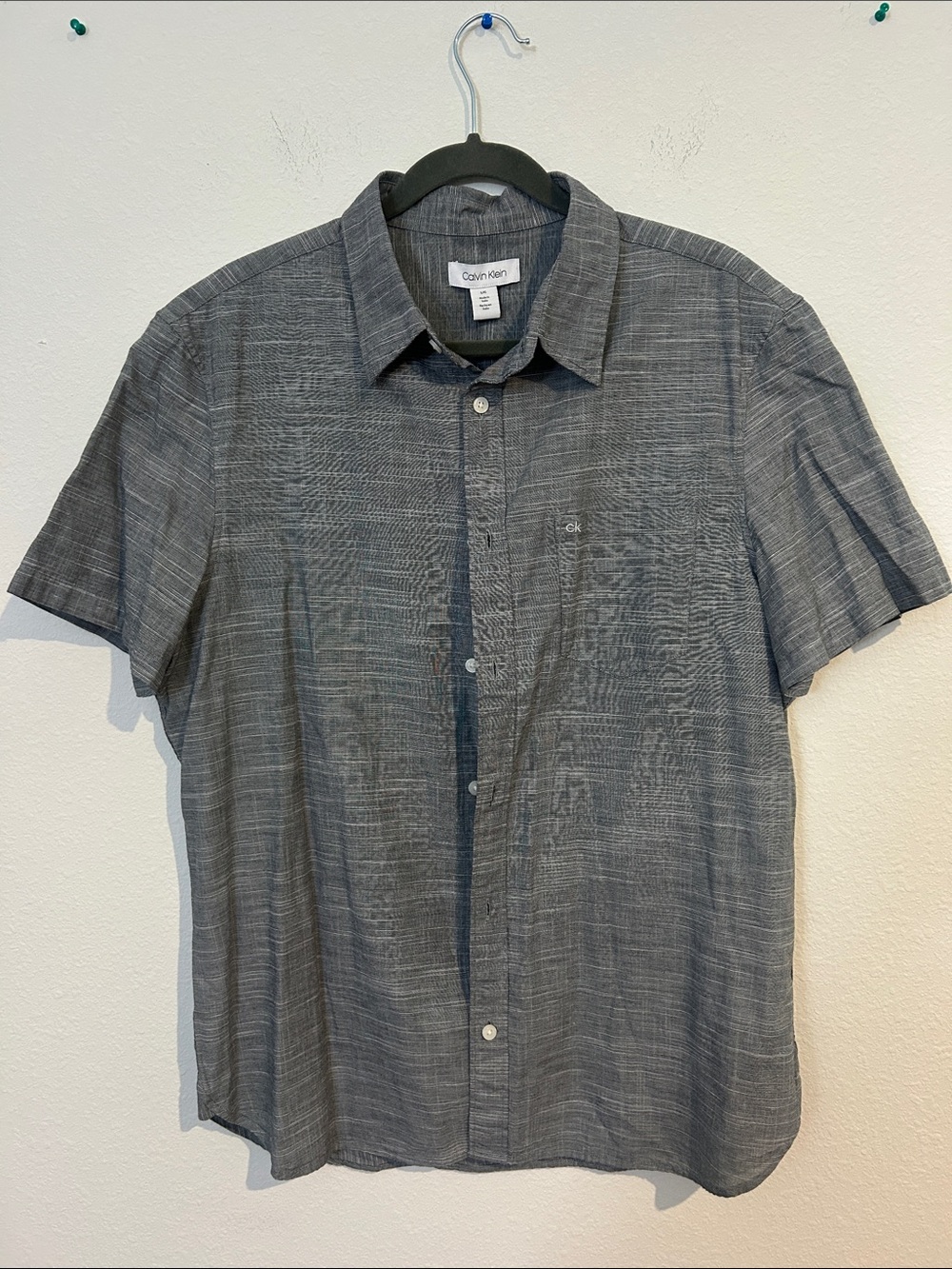 Calvin Klein Short-Sleeve Button-Down Shirt in Charcoal